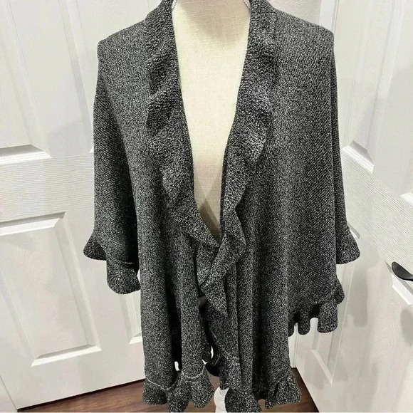 C Est. 1946 Cape / Poncho Black with sparkle silver strands - Picture 2 of 9